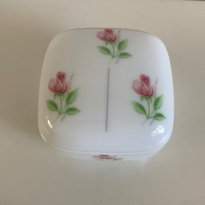 Ceramic trinket box